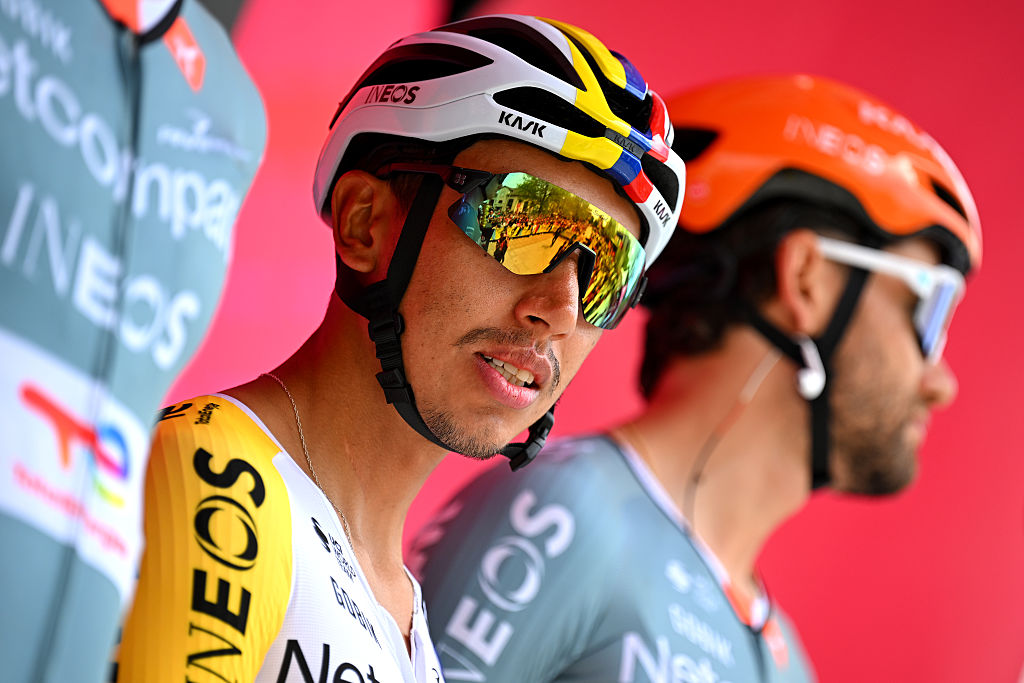 BURGAS, BULGARIA - 9 DE MAYO: Egan Bernal de Colombia y el equipo ciclista Netcompany INEOS antes del 109º Giro d'Italia 2026, Etapa 2, una etapa de 221 km desde Burgas a Veliko Tarnovo / #UCIWT / el 9 de mayo de 2026 en Burgas, Bulgaria. (Foto de Tim de Waele/Getty Images)
