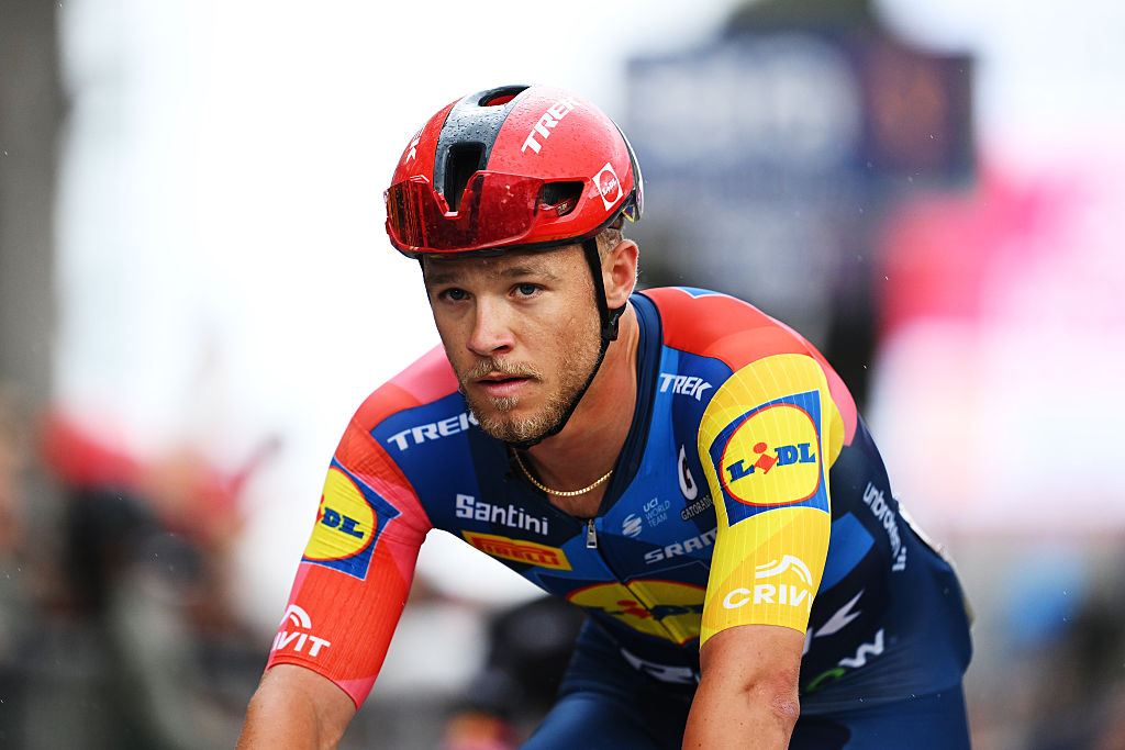 Un Jonathan Milán descontento tras la etapa del Giro a Milán
