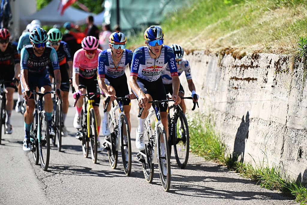 ALLEGHE, ITALY - MAY 29: (L-R) Jai Hindley of Australia and Giulio Pellizzari of Italy and Team Red Bull - BORA - hansgrohe compete during the 109th Giro d'Italia 2026, Stage 19 a 151km stage from Feltre to Alleghe - Piani di Pezze 1467m / #UCIWT / on May 29, 2026 in Alleghe, Italy. (Photo by Dario Belingheri/Getty Images)