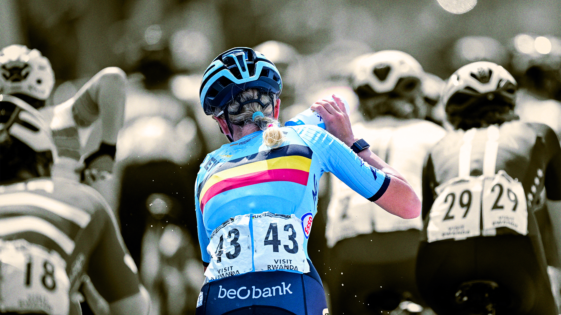 La belga Laura Five fotografiada en acción durante la carrera femenina junior en ruta (74 km) en el Campeonato Mundial de ciclismo en ruta en Kigali, Ruanda, el sábado 27 de septiembre de 2025. El Campeonato Mundial de Carretera UCI 2025 tendrá lugar del 21 al 28 de septiembre en Kigali, Ruanda. BELGA FOTO DIRK WAEM (Foto de DIRK WAEM / BELGA MAG / Belga vía AFP) (Foto de DIRK WAEM/BELGA MAG/AFP vía Getty Images)