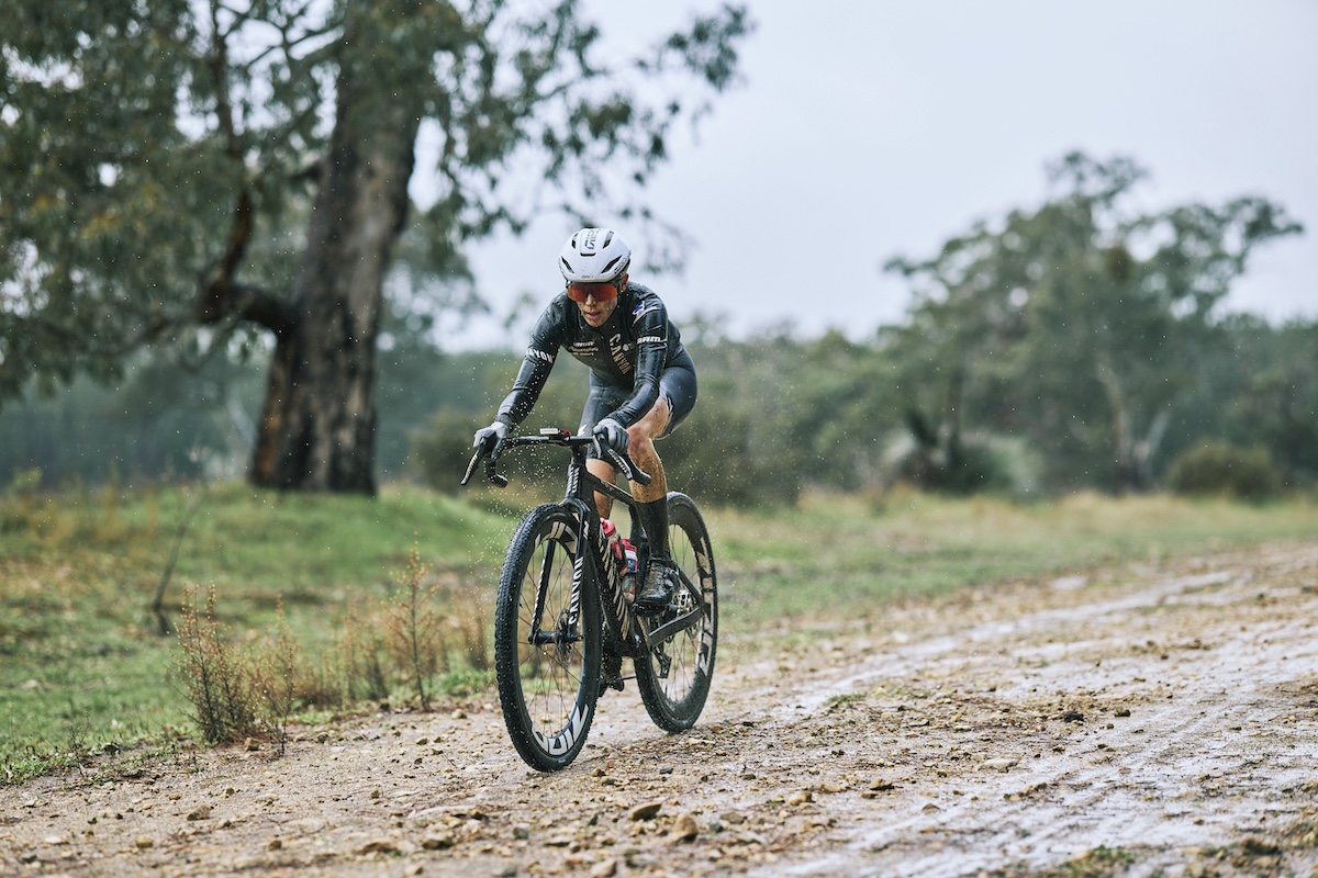 Tiffany Cromwell (Canyon-SRAM), quien comenzó en solitario a principios del Campeonato Nacional AusCycling Gravel de 2026