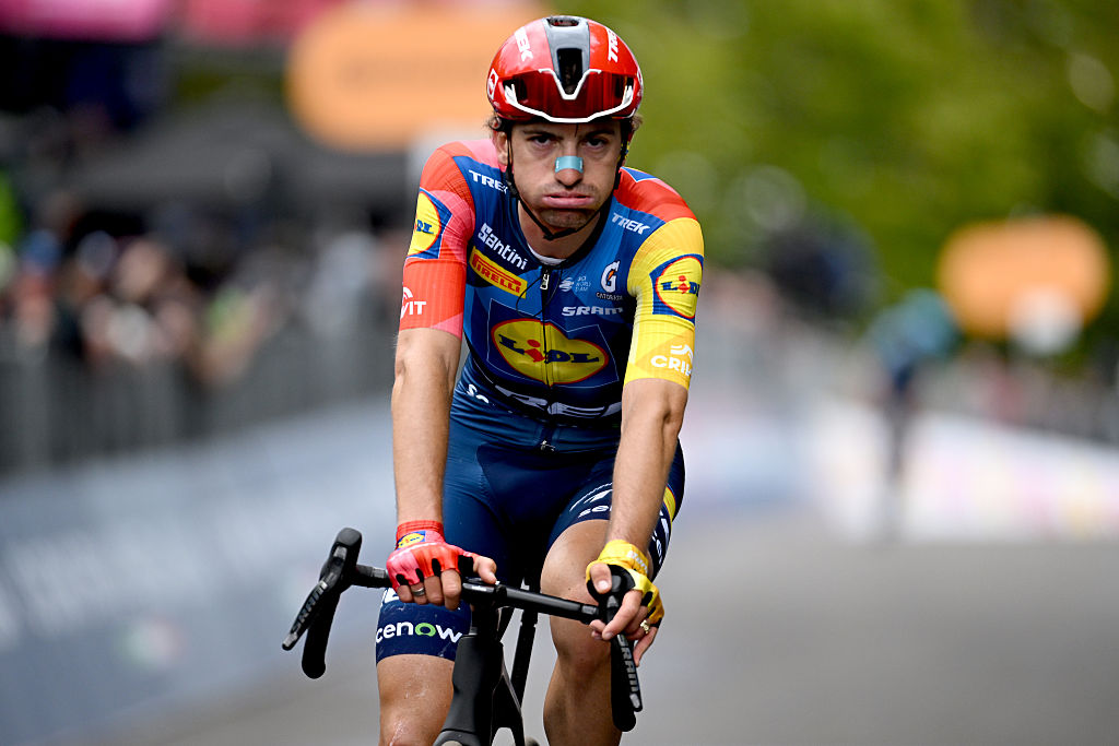 ESCALA DE CORNO ALLE, ITALIA - 17 DE MAYO: Giulio Ciccone de Italia y el equipo Lidl - Caminata durante el 109.° Giro d'Italia 2026, Etapa 9, una etapa de 184 km desde Cervia hasta Corno alle Escala 1469 m / #UCIWT / el 17 de mayo de 2026 en Corno alle Scale, Italia. (Foto de Tim de Waele/Getty Images)