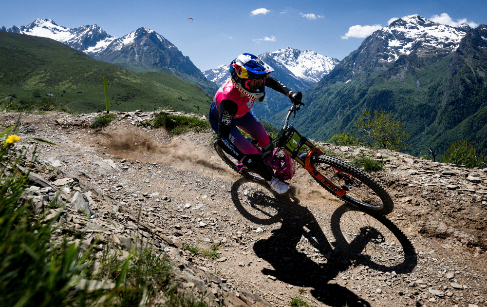 Tahnee Seagrave de Gran Bretaña y el equipo Orbea / FMD Racing viajan durante la Serie Mundial de Mountain Bike UCI - Loudenvielle el 30 de mayo de 2025 en Loudenvielle, Francia. 