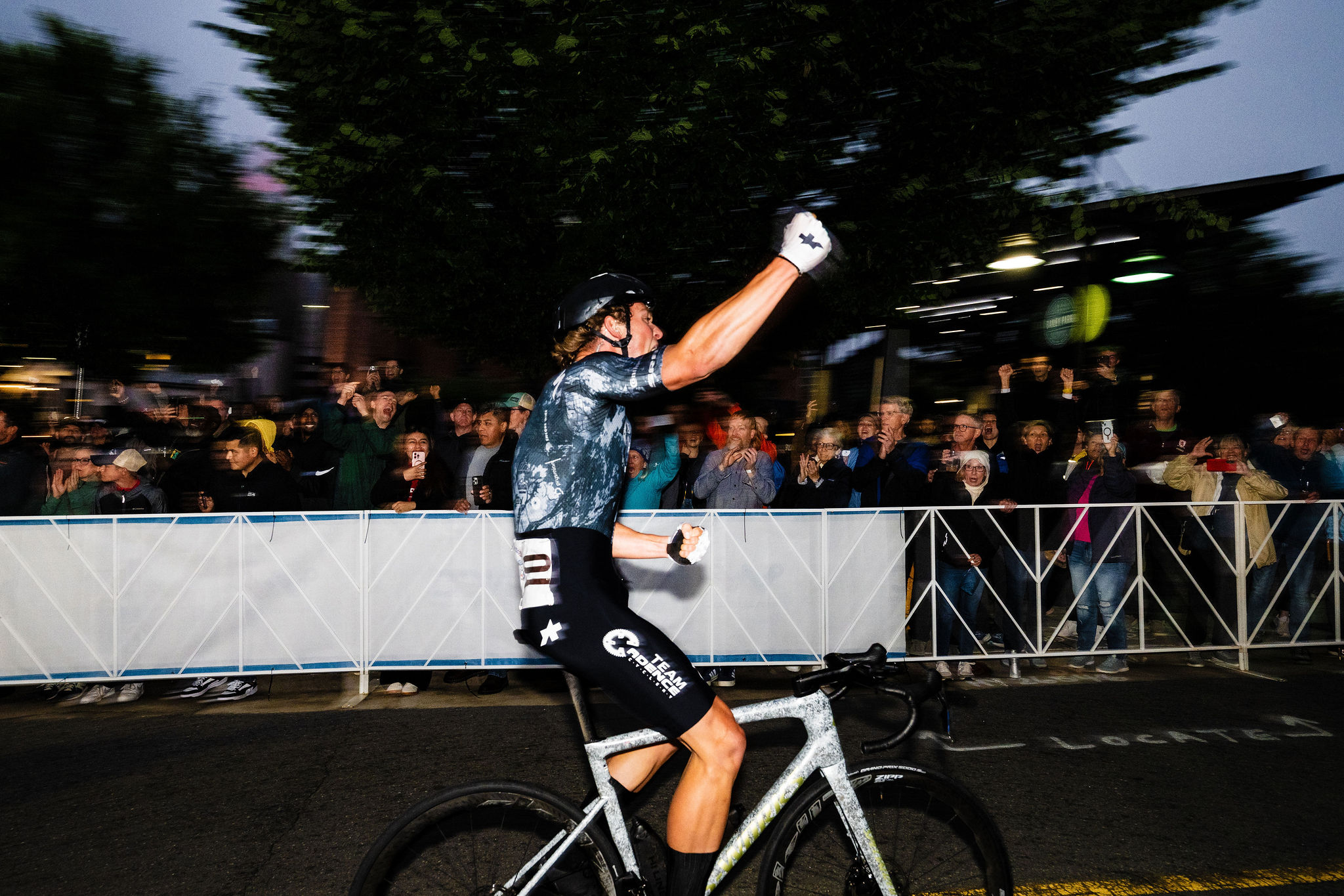 Luke Fetzer gana la final de los USA Crits