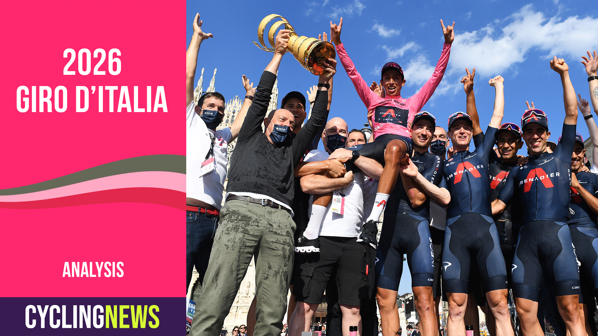 El personal y los corredores de Ineos celebran la victoria en el Giro de Italia 2022