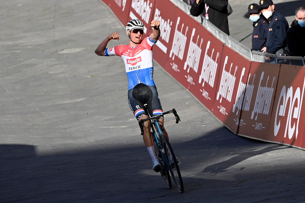 2021 Strade Bianche: Mathieu van der Poel se adjudica la victoria