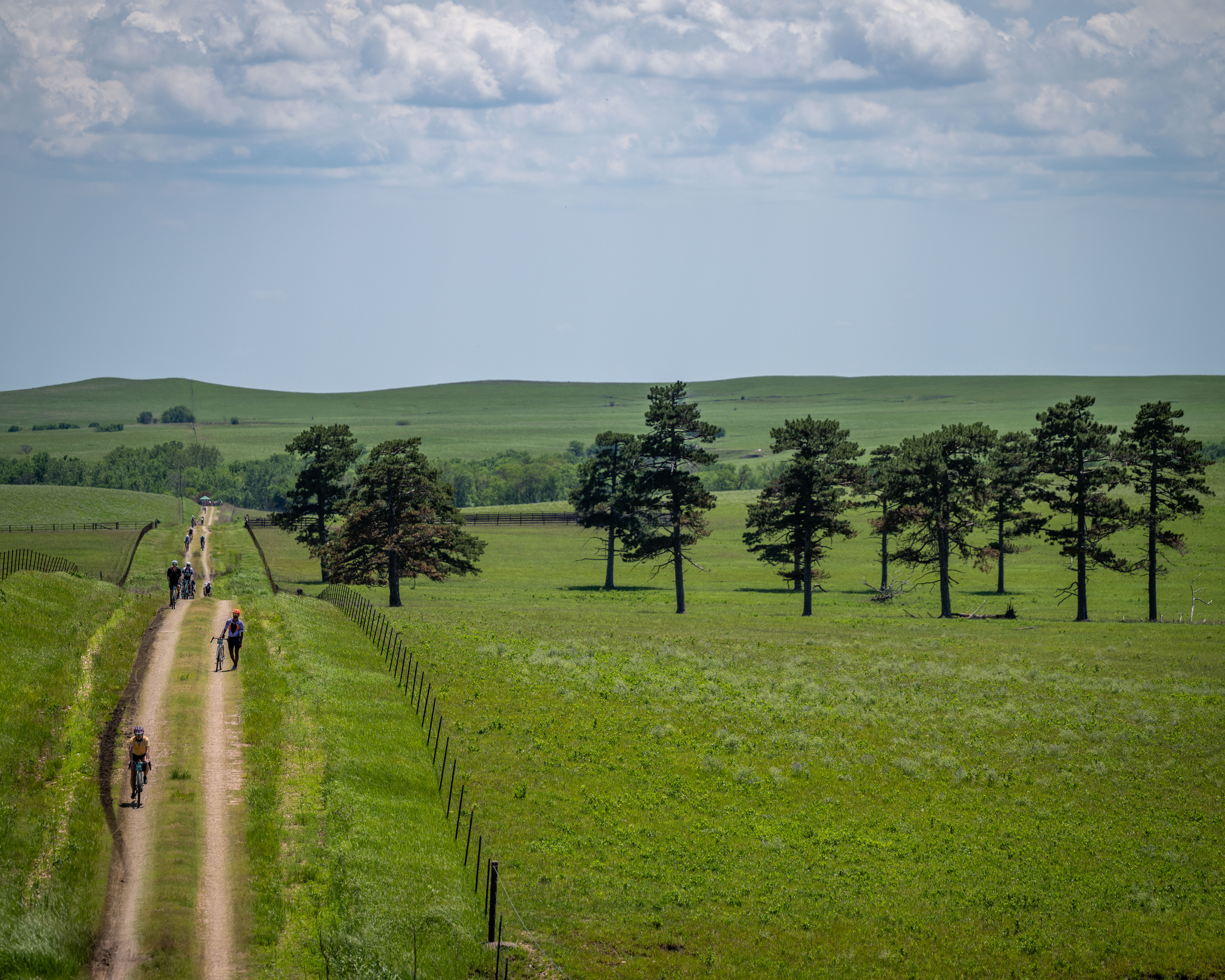 Las carreras de Unbound Gravel cubren caminos de tierra remotos en Flint Hills de Kansas