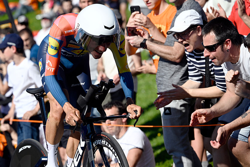 Volta ao Algarve 2026: Juan Ayuso se encamina hacia el liderato en la contrarreloj