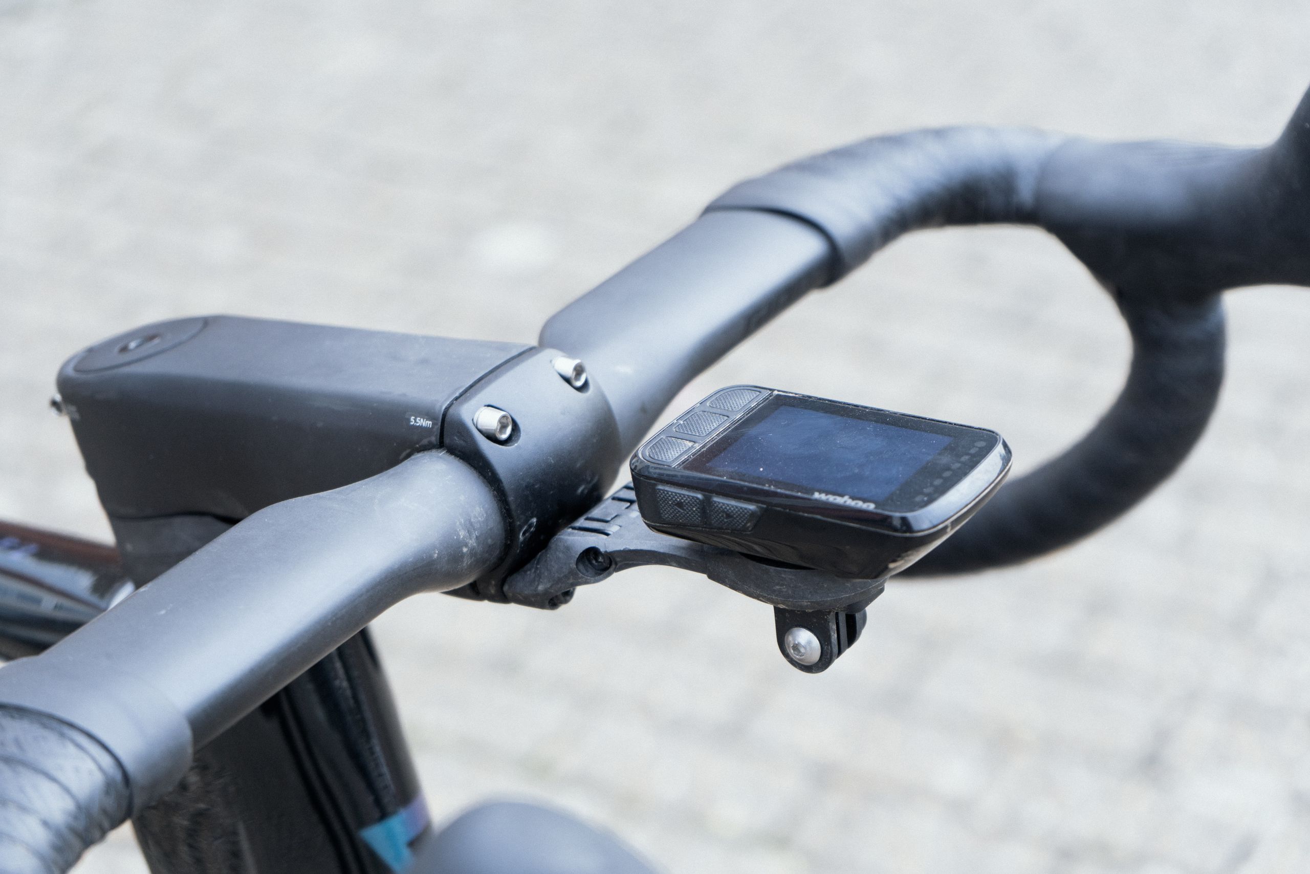 La UCI dice que las computadoras para bicicletas son lo suficientemente grandes y toma medidas para imponer un límite de tamaño para proteger la "carga cognitiva" de los ciclistas