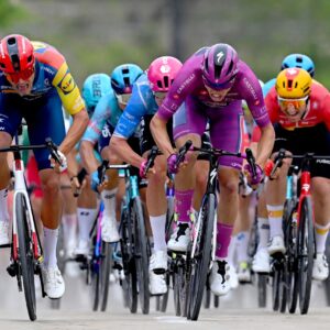 Las nuevas reglas de la UCI exigen rectas finales de "al menos 200 metros" en sprints grupales