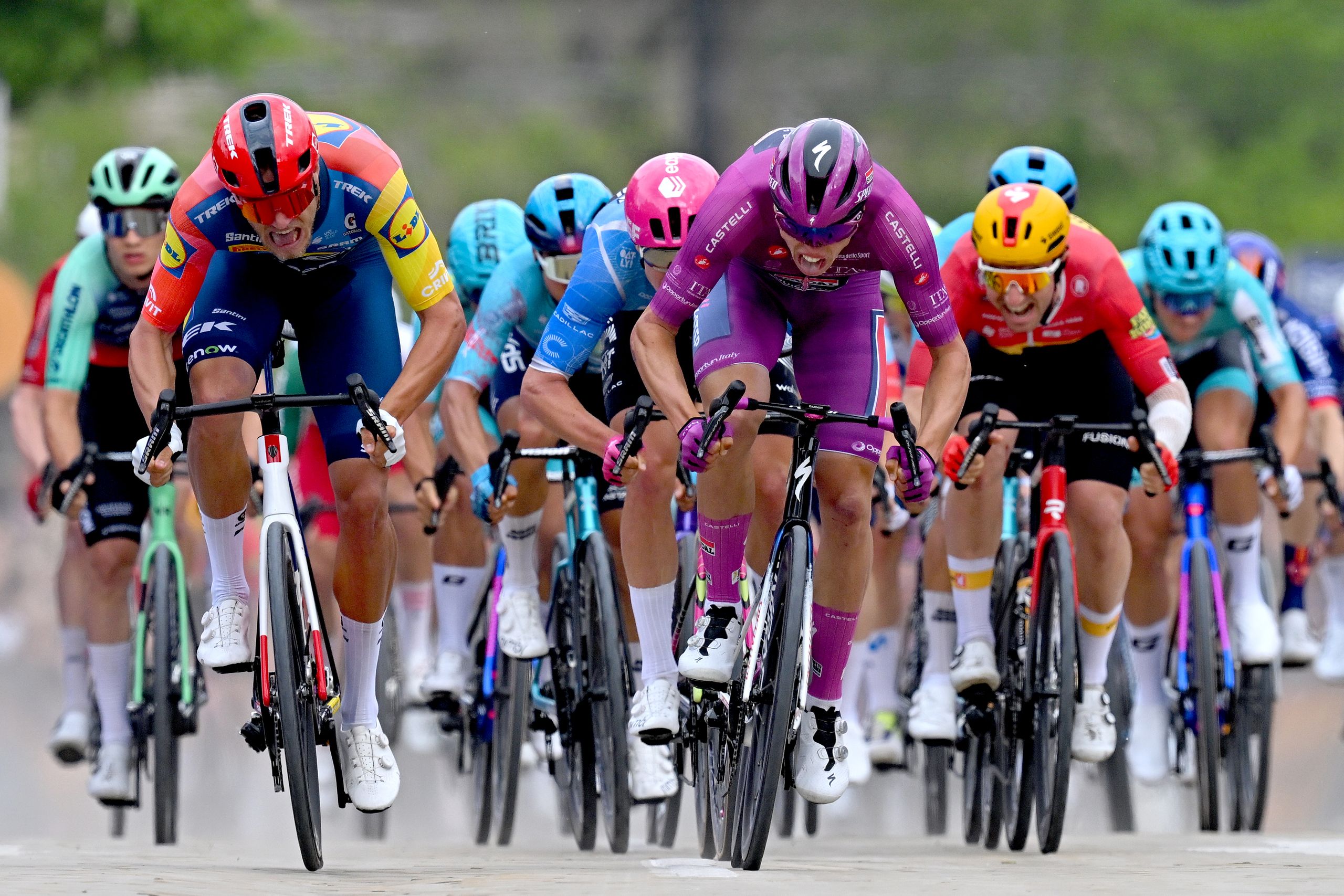 Las nuevas reglas de la UCI exigen rectas finales de "al menos 200 metros" en sprints grupales