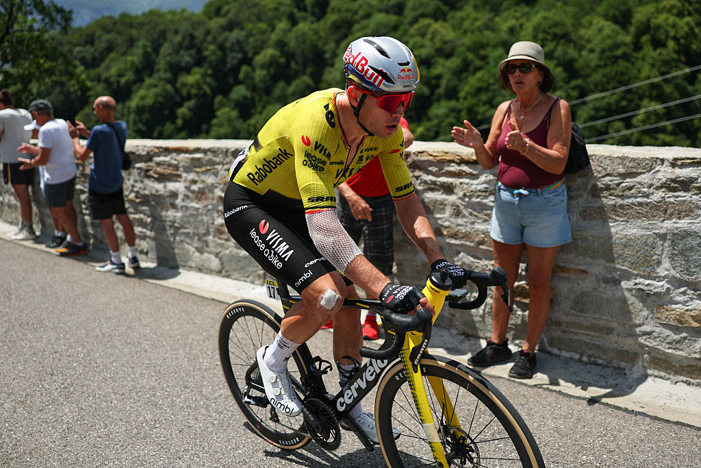 Wout van Aert durante la etapa 1 del Tour Auvernia-Ródano-Alpes 