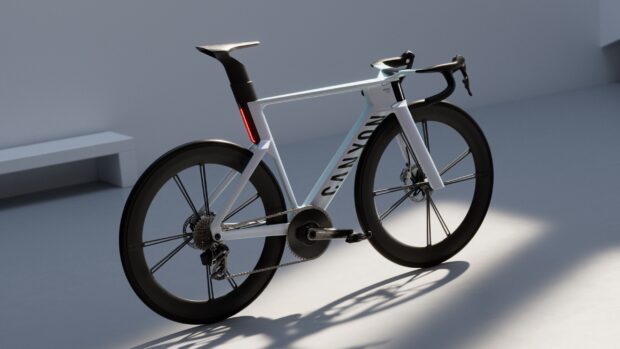 Canyon dice que sus prototipos de cascos y bicicletas llenos de tecnología pueden predecir el futuro