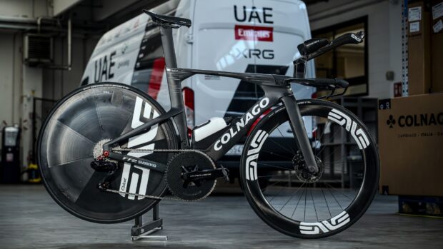 La nueva bicicleta de contrarreloj de Tadej Pogačar ya está oficialmente aquí: todos los detalles sobre la Colnago TT2, medio kilo más ligera