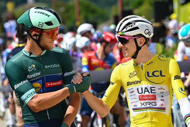 Lidl - Trek team's Italian rider Jonathan Milan wearing the best sprinter's green jersey (L) shakes hands with UAE Team Emirates - XRG team's Slovenian rider Tadej Pogacar wearing the overall leader's yellow jersey at the start of the 18th stage of the 112th edition of the Tour de France cycling race, 171.5 km between Vif and Courchevel Col de la Loze, in the Alps, southeastern France, on July 24, 2025. (Photo by Loic VENANCE / AFP)