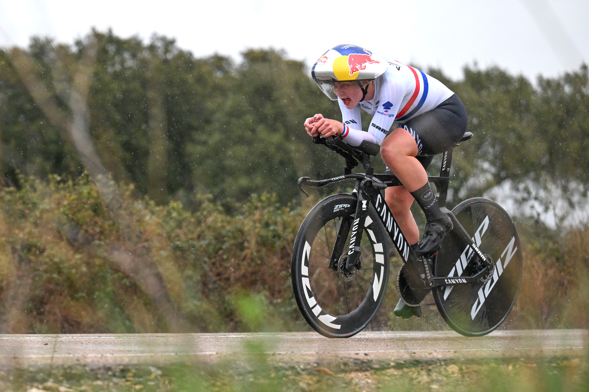 HERRERA DEL DUQUE, ESPAÑA - 6 DE MARZO: Zoe Backstedt de Gran Bretaña y el equipo CANYON//SRAM zondacrypto compite durante la 4ta Vuelta Extremadura Feminas 2026, Etapa 1, una etapa de contrarreloj individual de 18,4 km desde Herrera del Duque a Herrera del Duque el 6 de marzo de 2026 en Herrera del Duque, España. (Foto de Antonio Baixauli/Getty Images)