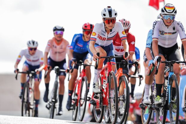 Picture by Alex Whitehead/SWpix.com - 13/08/2023 - Road Cycling - 2023 UCI Cycling World Championships - Loch Lomond to Glasgow, Scotland - Women’s Elite Road Race - Elizabeth Deignan of Great Britain