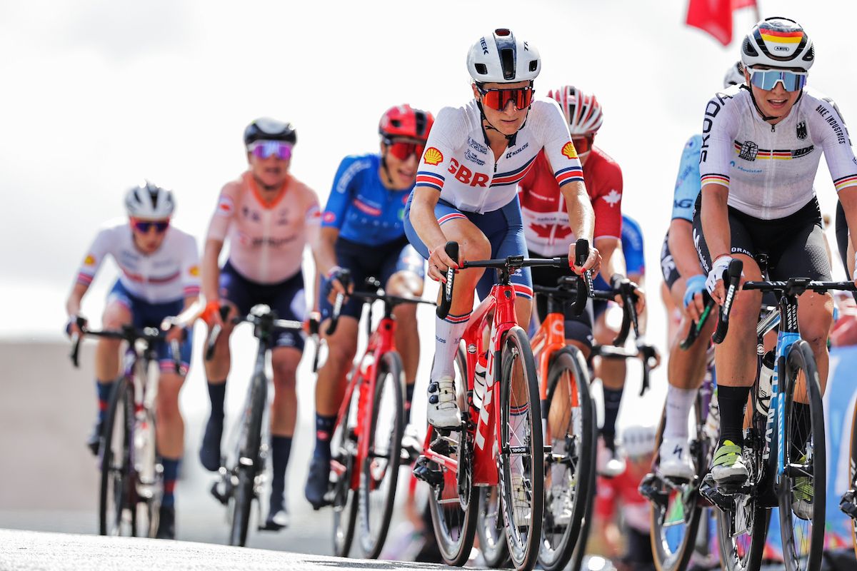 Picture by Alex Whitehead/SWpix.com - 13/08/2023 - Road Cycling - 2023 UCI Cycling World Championships - Loch Lomond to Glasgow, Scotland - Women’s Elite Road Race - Elizabeth Deignan of Great Britain