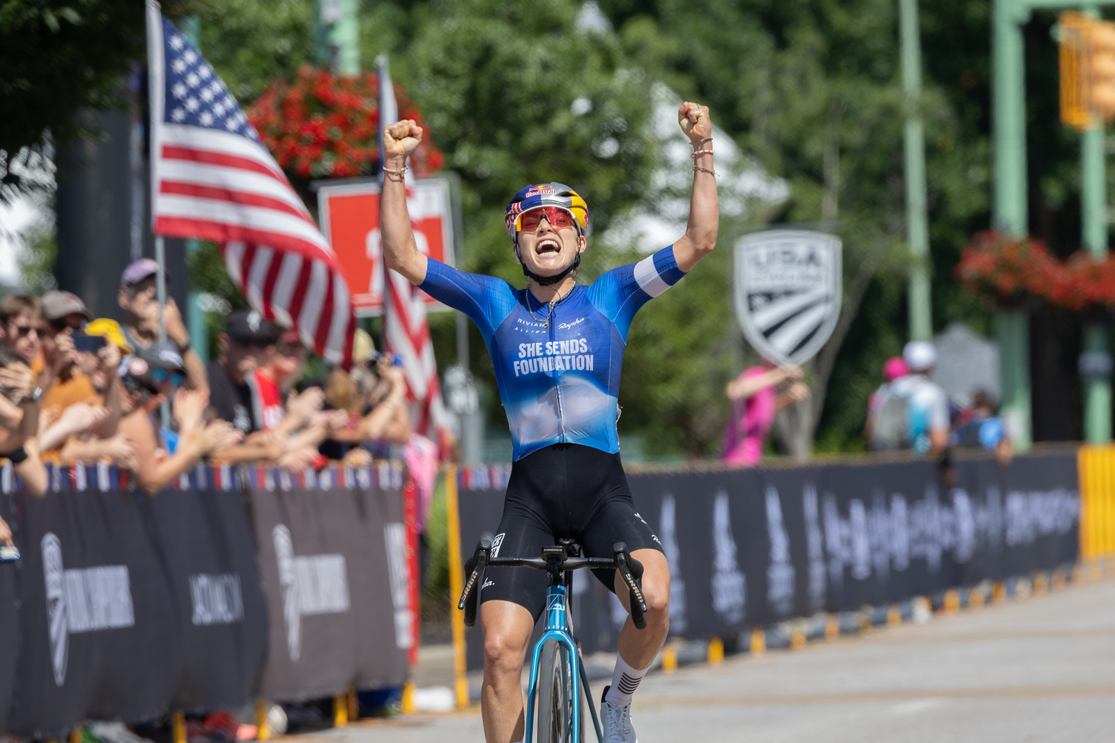 Kate Courtney (She Sends Racing) gana la carrera de élite femenina en ruta en el USA Pro Road Championships