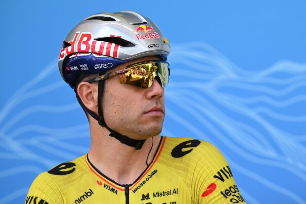 'Primer intento de sujetar el manillar otra vez': Wout van Aert vuelve a subirse a la bicicleta mientras continúa la recuperación de una infección que le obligó a salir del Tour de Francia