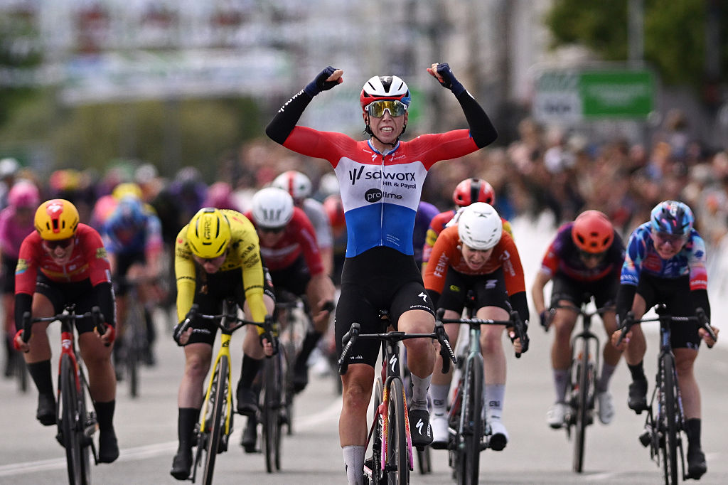 COPENHAGUE, DINAMARCA - 13 DE JUNIO: Lorena Wiebes de Holanda y el equipo SD Worx - Protime celebra en la línea de meta como ganadora de la carrera durante el segundo Sprint de Copenhague 2026, Women's Elite, una carrera de un día de 156 km desde Roskilde a Copenhague / #UCIWWT / el 13 de junio de 2026 en Copenhague, Dinamarca. (Foto de Luc Claessen/Getty Images)