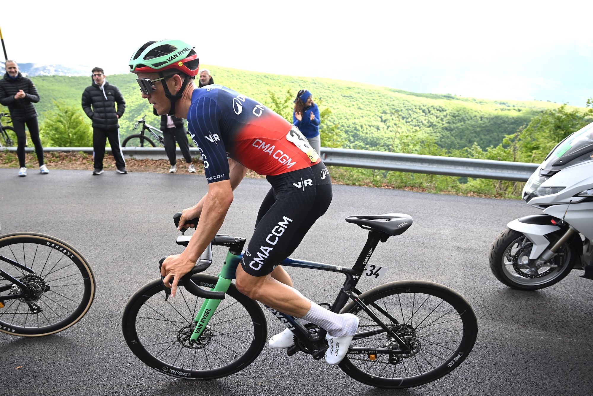 Devastado Gregor Mühlberger fuera del Tour de Francia, ¿podría Olav Kooij ocupar su lugar en Decathlon CMA CGM?