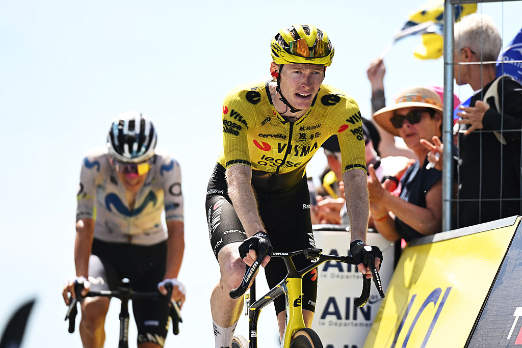 GRAND COLOMBIER, FRANCIA - 13 DE JUNIO: Matteo Jorgenson de Estados Unidos y Team Visma | Lease a Bike cruza la línea de meta durante el 78.° Tour Auvernia-Ródano-Alpes 2026, Etapa 7, una etapa de 133,6 km desde La Bridoire hasta Grand Colombier 1496 m / #UCIWT / el 13 de junio de 2026 en Grand Colombier, Francia. (Foto de Dario Belingheri/Getty Images)