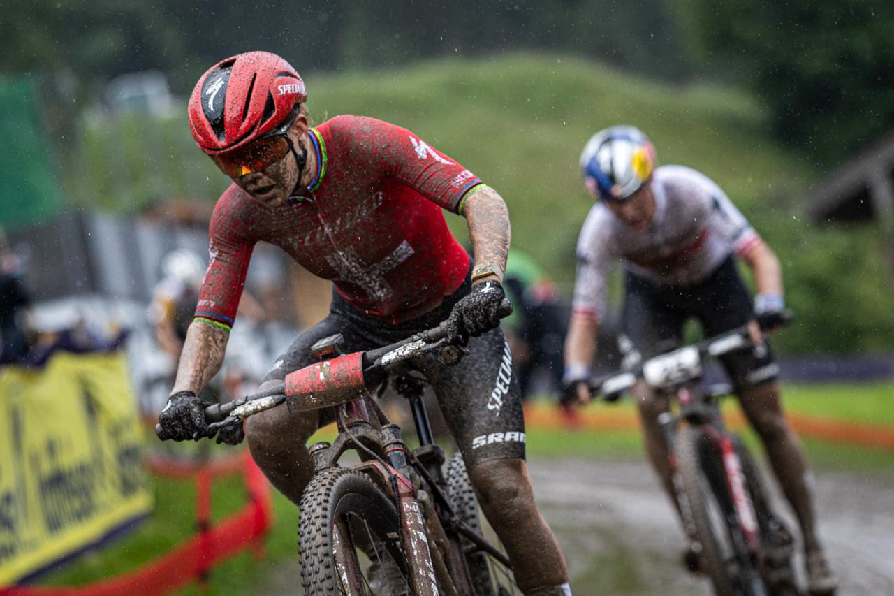Sina Frei (Specialized Factory Racing) logró la segunda victoria en la carrera XCC de la Serie Mundial UCI MTB 2026 en Saalfelden-Leogang, Austria