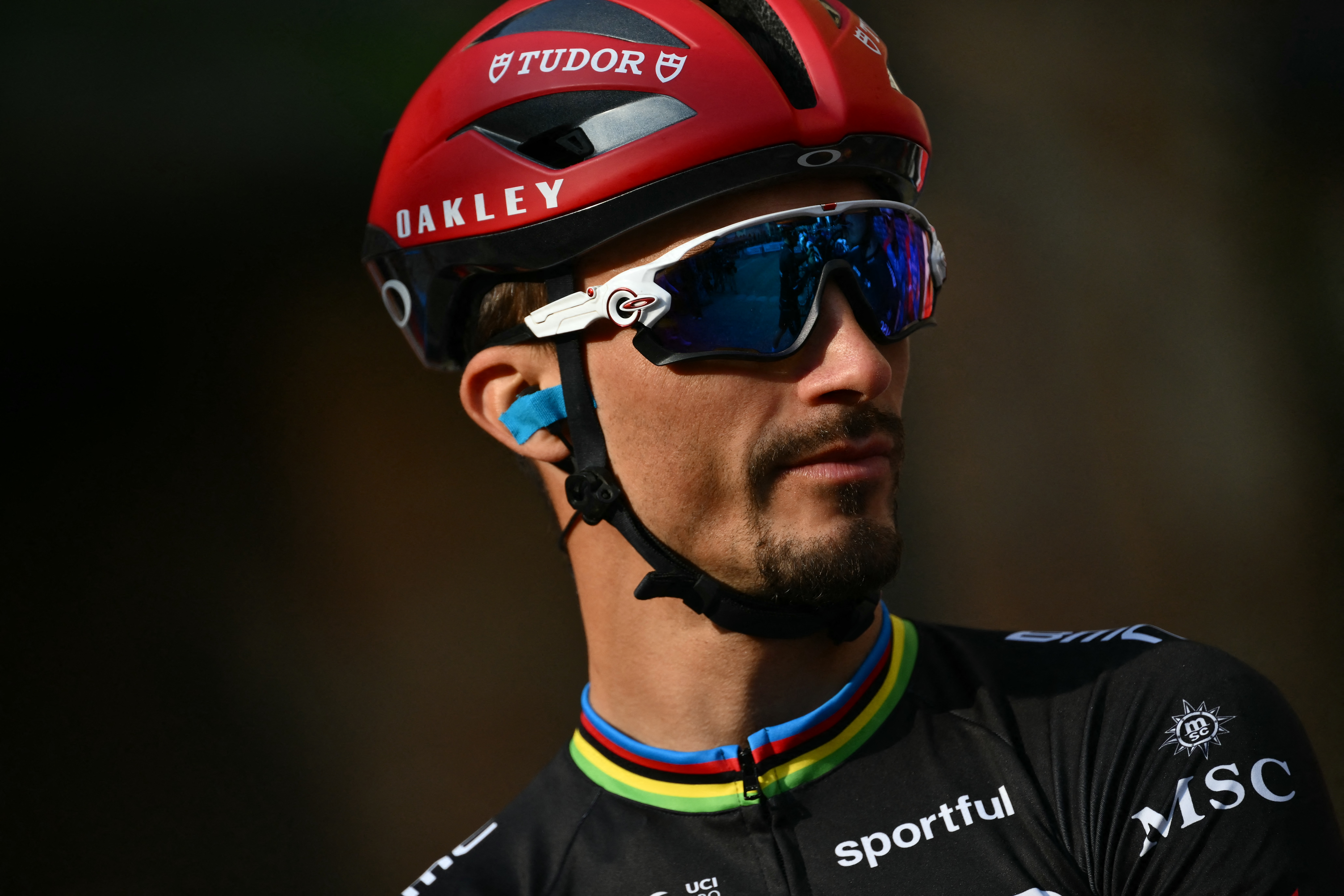 Julian Alaphilippe (Tudor) en la salida de Milán-San Remo 2026