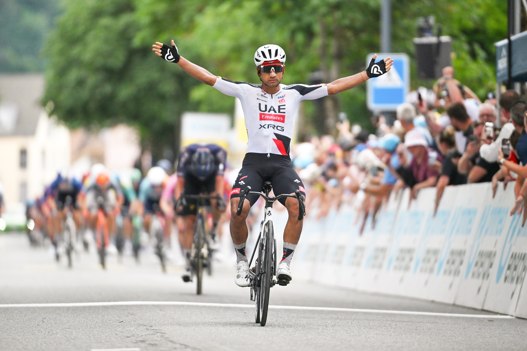 BAD RAGAZ, SUIZA - 19 DE JUNIO: Jhonatan Narvaez de Ecuador y UAE Team Emirates - XRG celebra en la línea de meta como ganador de etapa durante el 89.o Tour de Suiza 2026, Etapa 3, una etapa de 157,4 km desde Bad Ragaz a Bad Ragaz / #UCIWT / el 19 de junio de 2026 en Bad Ragaz, Suiza. (Foto de Tim de Waele/Getty Images)