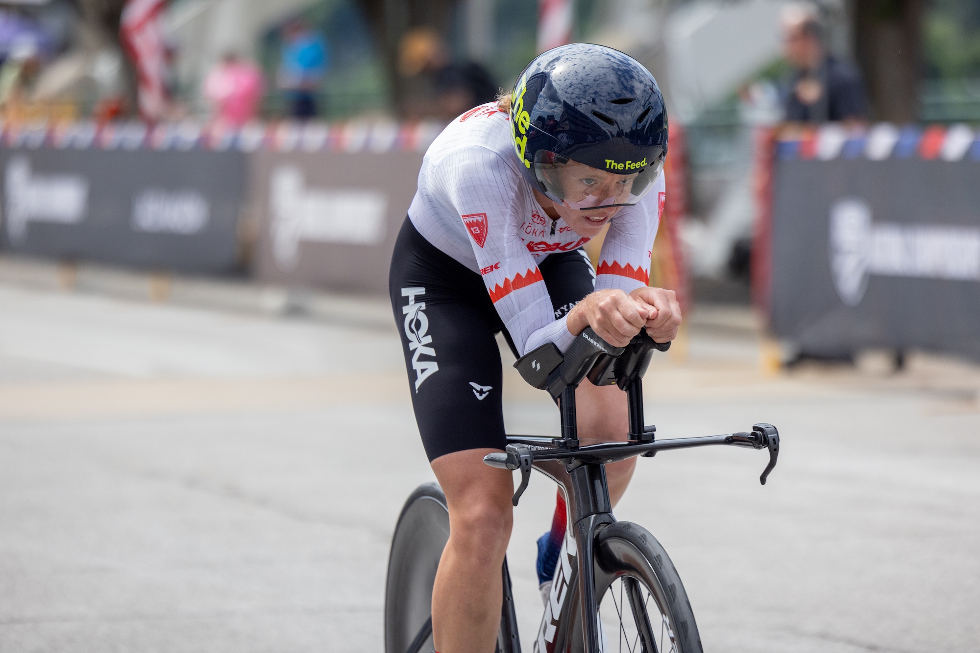Taylor Knibb en camino a la victoria en la contrarreloj femenina de élite en el Campeonato Nacional de Ciclismo Pro Road de EE. UU. 2026
