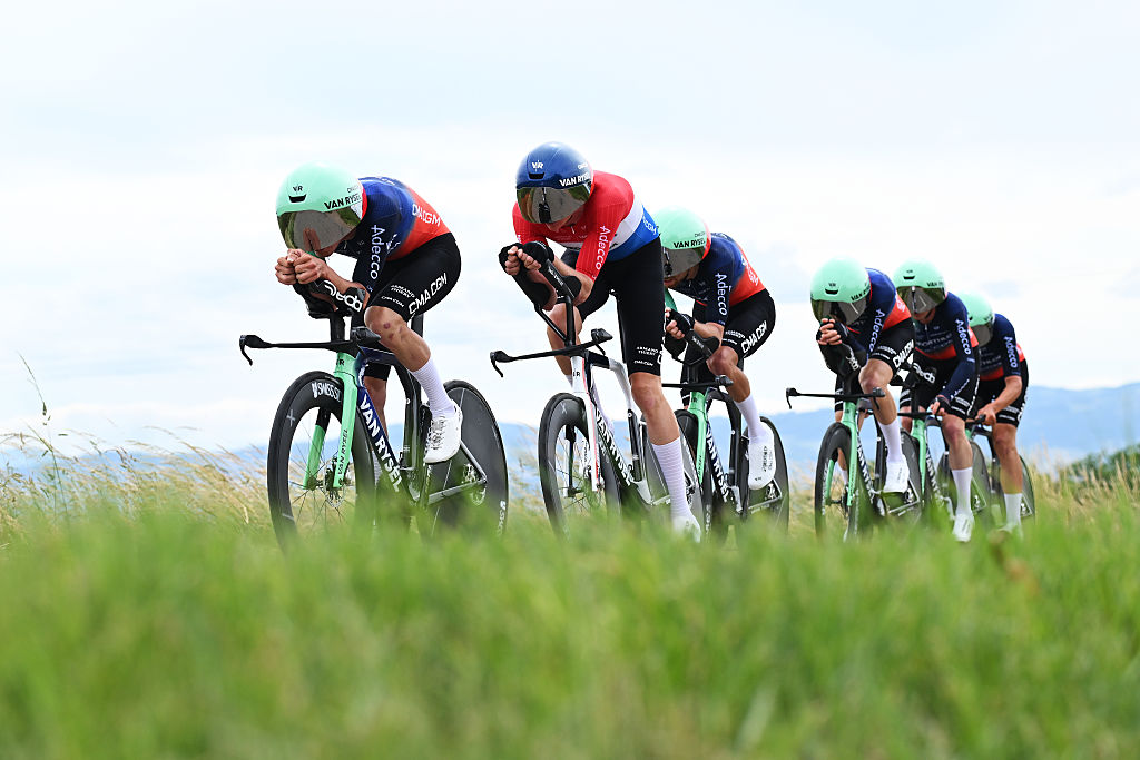 Tour Auvernia-Ródano-Alpes 2026, etapa 3: Decathlon CMA CGM durante la contrarreloj por equipos