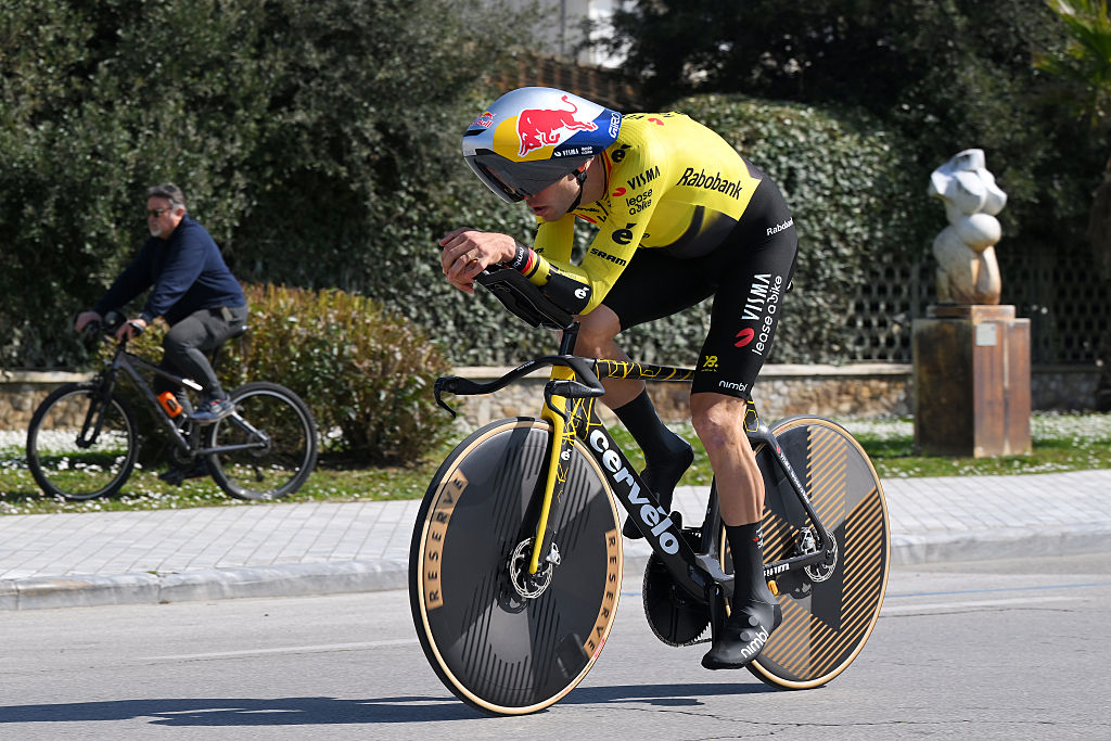 Etapa 1 de Tirreno-Adriático 2026: Wout van Aert en su bicicleta de contrarreloj a principios de esta temporada
