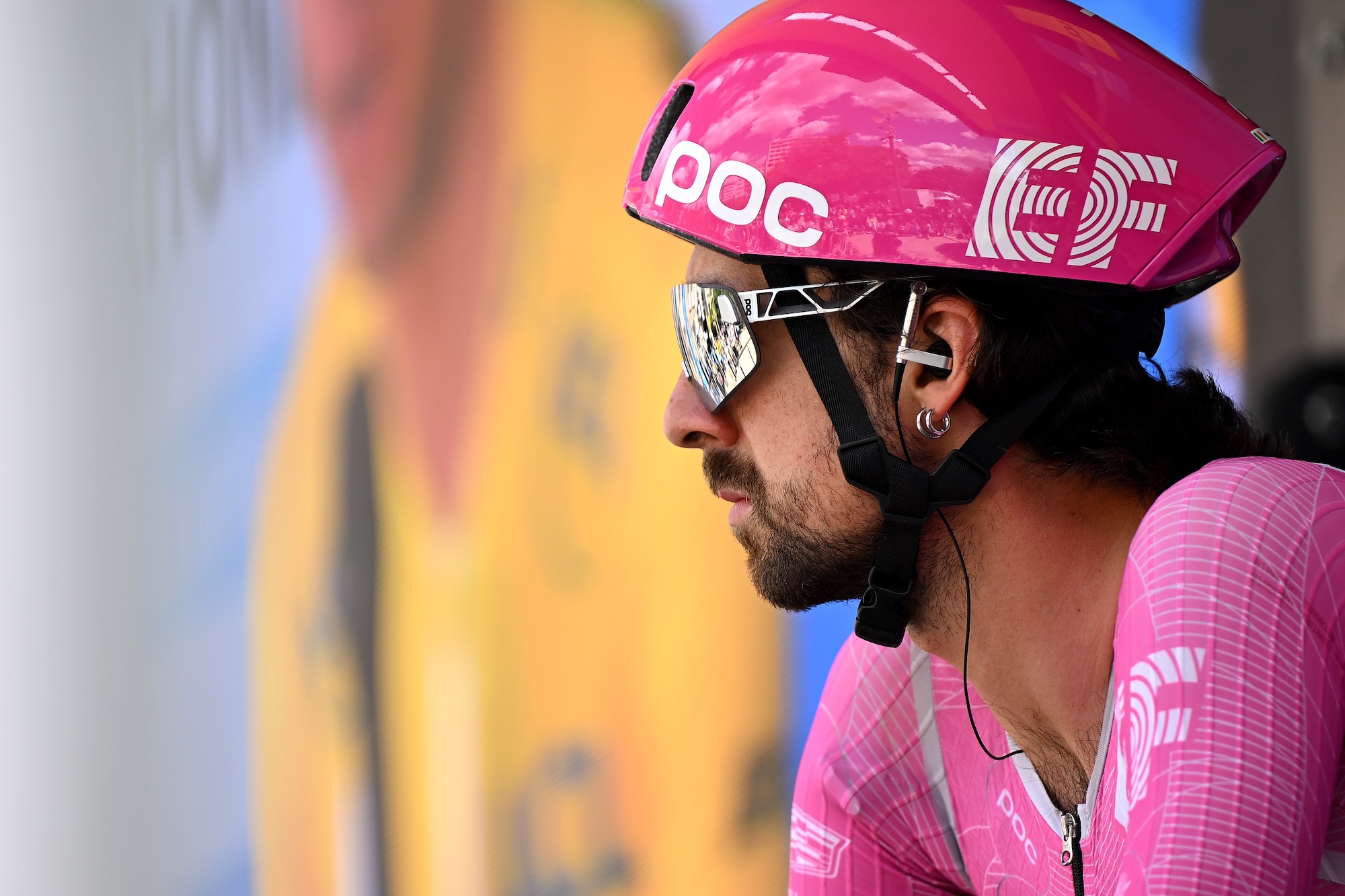 SAINT-CHAMOND, FRANCIA - 11 DE JUNIO: Ben Healy de Irlanda y el equipo EF Education - EasyPost antes del 78.º Tour Auvergne-Rhone-Alpes 2026, etapa 5, una etapa de 195,8 km desde Saint-Chamond hasta Parc des Oiseaux Villars-les-Dombes / #UCIWT / el 11 de junio de 2026 en Saint-Chamond, Francia. (Foto de Dario Belingheri/Getty Images)