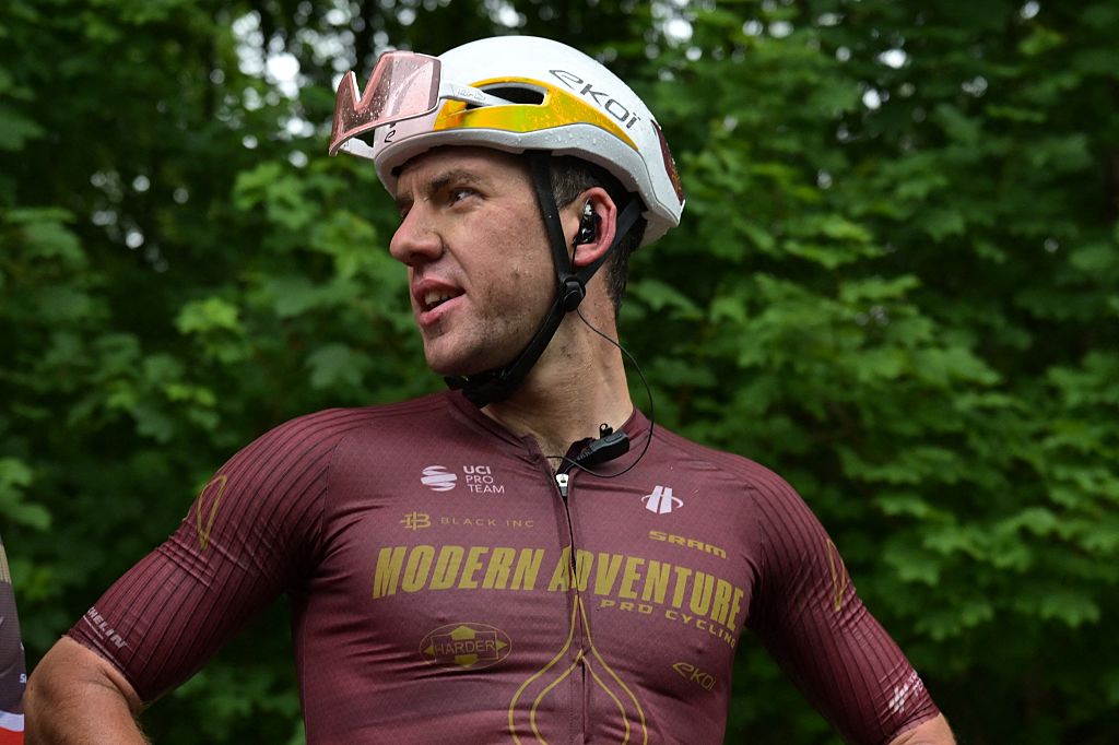 Tour de Valonia 2026: el ganador absoluto Ben Oliver antes de una etapa de la carrera