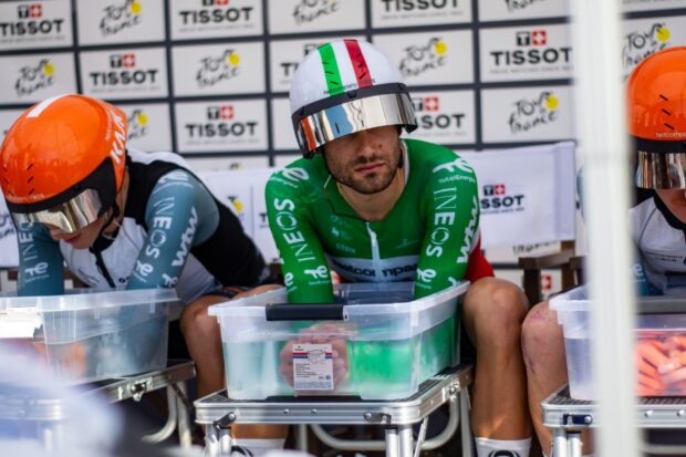 ¿Brazos fríos, piernas rápidas? Netcompany Ineos implementa una inusual estrategia de preenfriamiento en la contrarreloj por equipos del Tour de Francia
