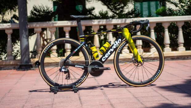 Bielas de 160 mm, neumáticos para contrarreloj y un sillín aerodinámico: la bicicleta de carreras del Tour de Francia del líder de la carrera, Jonas Vingegaard, cuida los detalles
