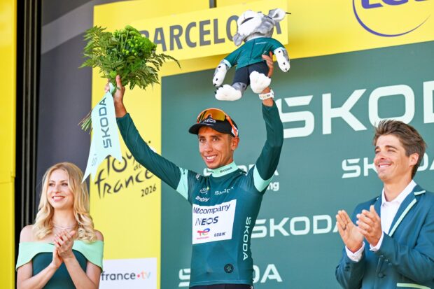 La batalla por la competencia por puntos del Tour de Francia comienza sobre hombros desconocidos cuando Egan Bernal se adjudica el primer maillot verde de la carrera.
