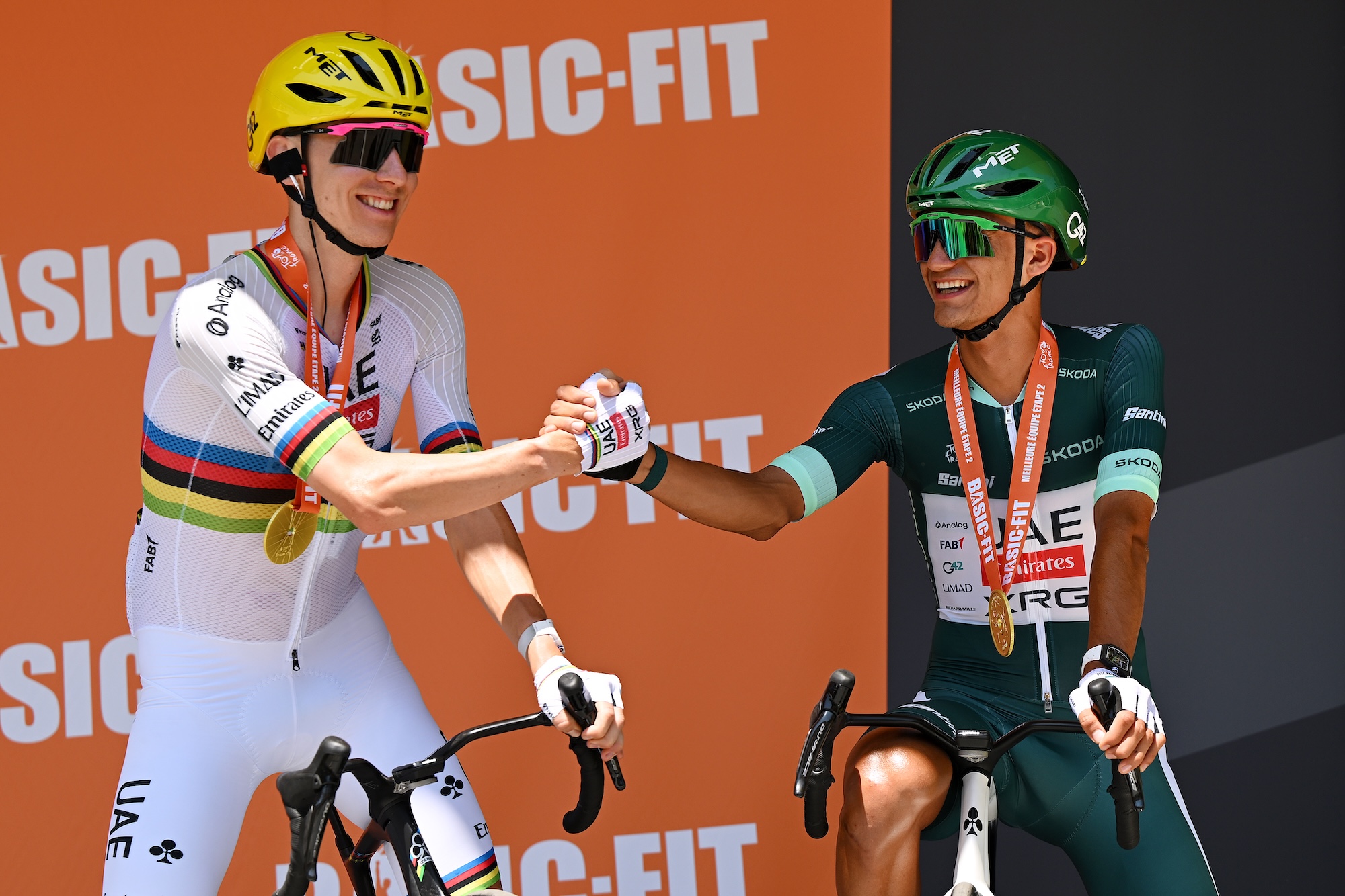 GRANOLLERS, ESPAÑA - 6 DE JULIO: (LR) Tadej Pogacar de Eslovenia e Isaac Del Toro de México y UAE Team Emirates - XRG - Green Sprint Jersey antes del 113º Tour de Francia 2026, Etapa 3, una etapa de 195,9 km desde Granollers hasta Les Angles 1801m / #UCIWT / el 6 de julio de 2026 en Granollers, España. (Foto de Dario Belingheri/Getty Images)