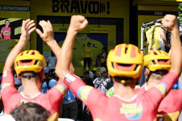 El maillot amarillo del Tour de Francia de Torstein Træen le da a Uno-X Mobility algo que celebrar