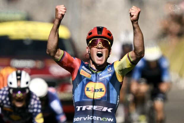 "No es tan fácil como parece": Mads Pedersen ejecuta a la perfección el plan de victoria de etapa del Tour de Francia elaborado con meses de antelación por el jefe "adicto al trabajo" de DS