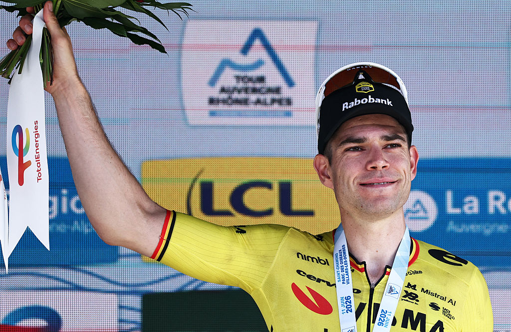 Tour Auvergne-Rhône-Alpes 2026: Wout van Aert celebra la victoria de la etapa 5