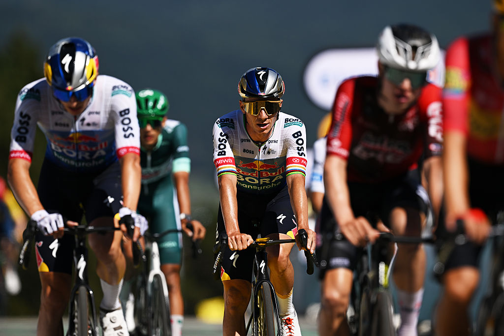 Tour de Francia 2026, etapa 3: Remco Evenepoel (centro) finaliza octavo