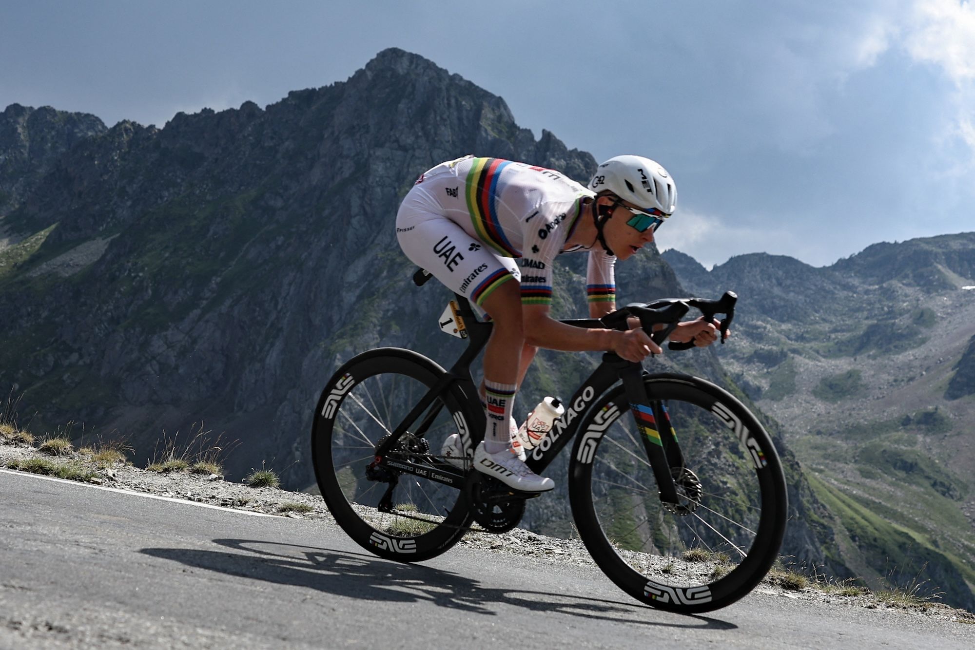 "No pude dormir mucho porque estaba muy emocionado": a pesar de los flashbacks y del despertar temprano, Tadej Pogačar toma el control total del Tour de Francia en la primera etapa de montaña