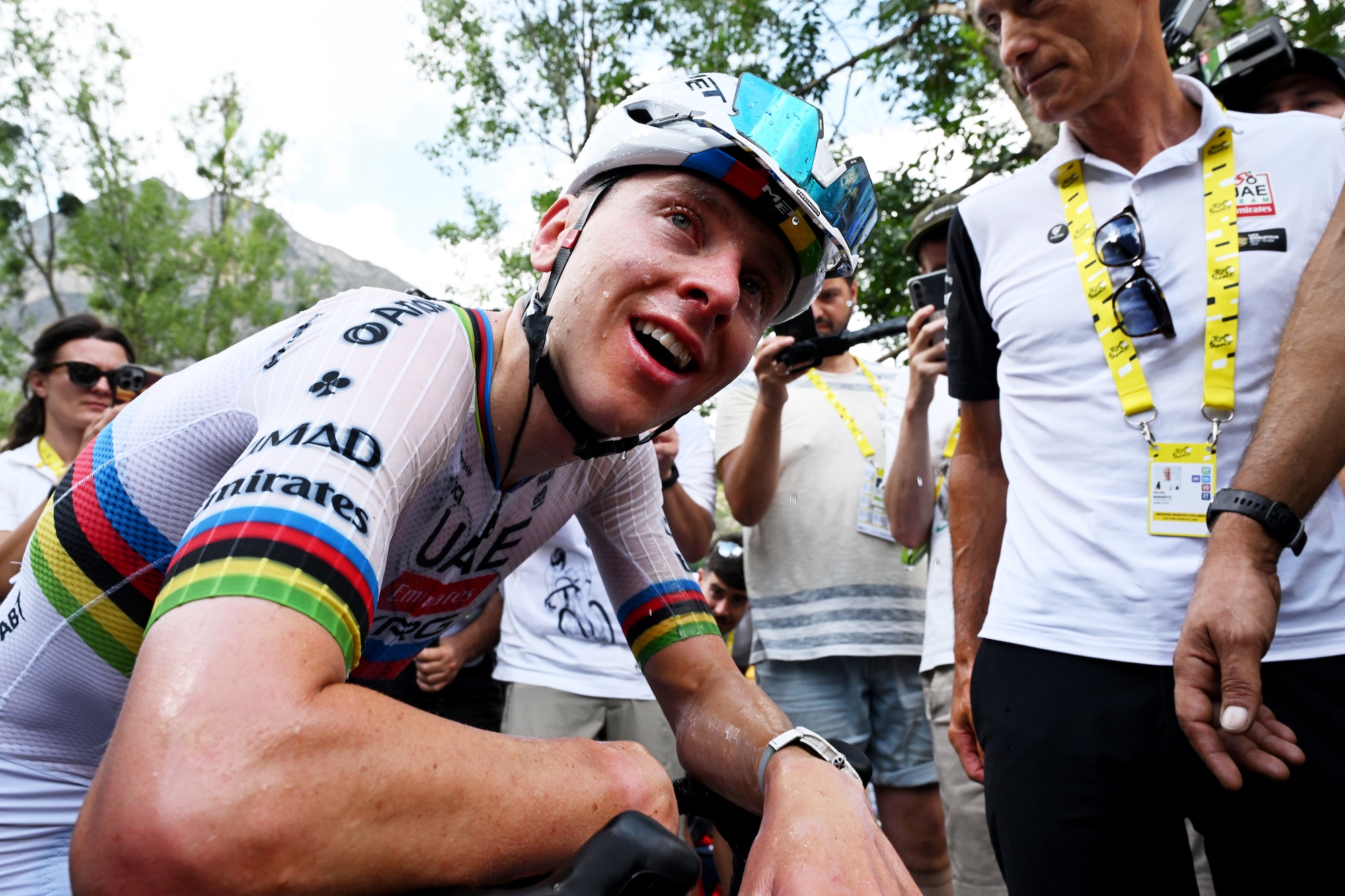 El ganador de la etapa Tadej Pogacar del UAE Team Emirates - XRG pasó sonriendo después de la etapa del 113.° Tour de Francia 2026 de Pau a Gavarnie-Gedre (Foto de Dario Belingheri/Getty Images)