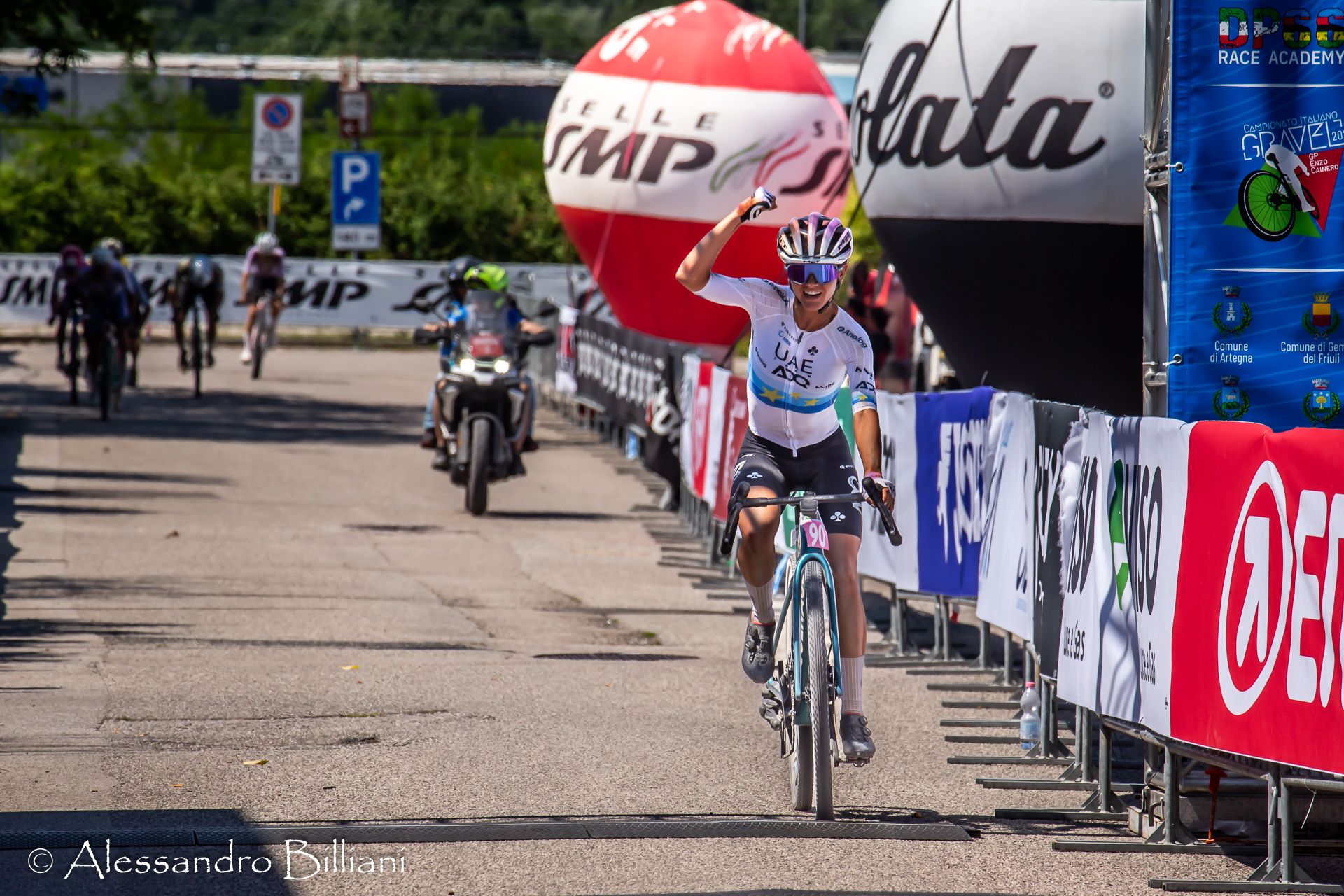 Erica Magnaldi crosses the line to win the Italian Gravel Championships