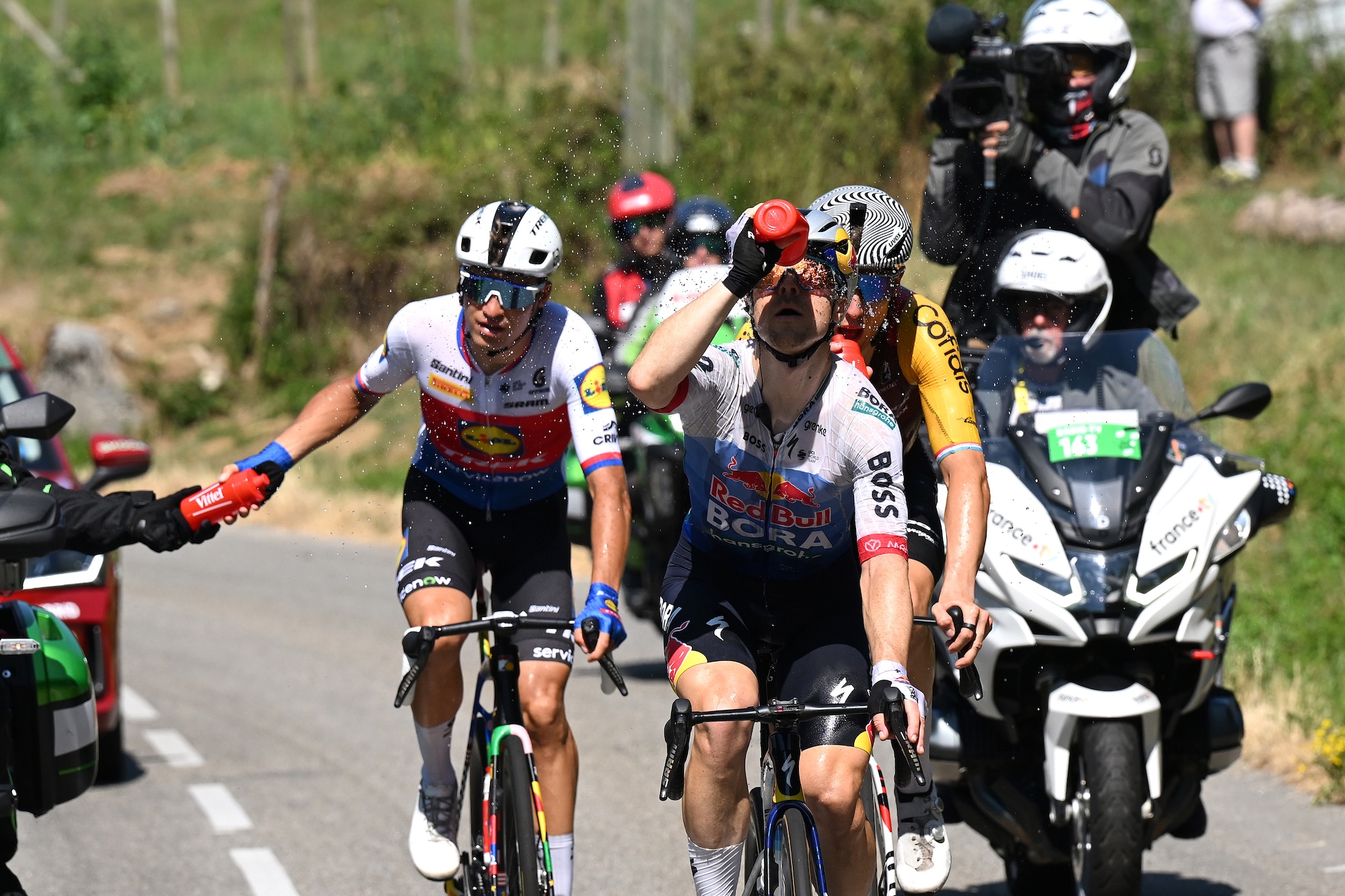 Escapadas Mathias Vacek, Jan Tratnik y Alex Kirsch durante la etapa 4 del Tour de Francia 2026