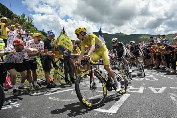 'Territorio de emboscada': por qué podría haber grandes sorpresas en las próximas etapas del Tour de Francia por el Macizo Central