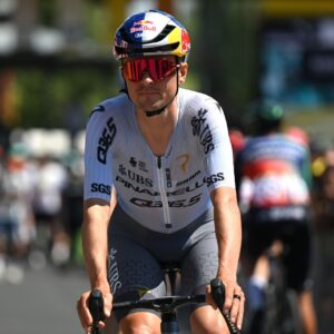 "Creo que nunca antes me había chocado en un Gran Tour": Tom Pidcock recibió un golpe pero salió relativamente ileso después de estrellarse en un descenso durante el Tour de Francia.