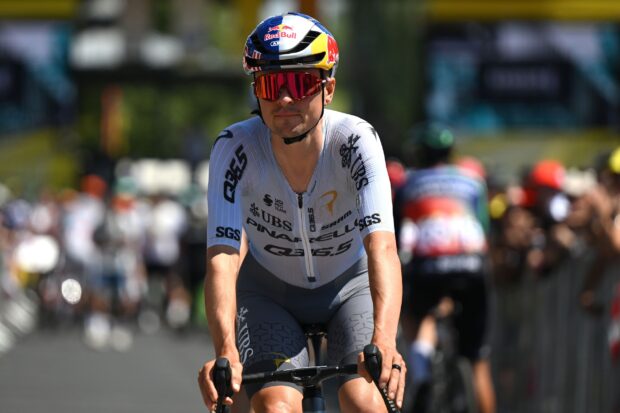 "Creo que nunca antes me había chocado en un Gran Tour": Tom Pidcock recibió un golpe pero salió relativamente ileso después de estrellarse en un descenso durante el Tour de Francia.